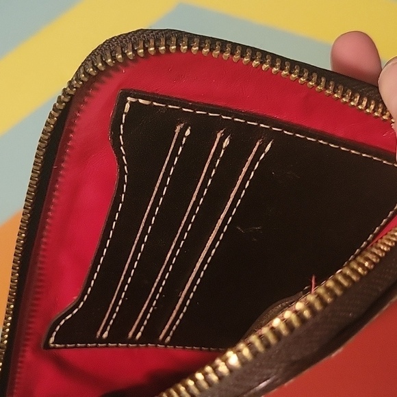 Dooney & Bourke Giraffe Printed Leather Credit Card Zipper Wristlet Wallet - Picture 11 of 12